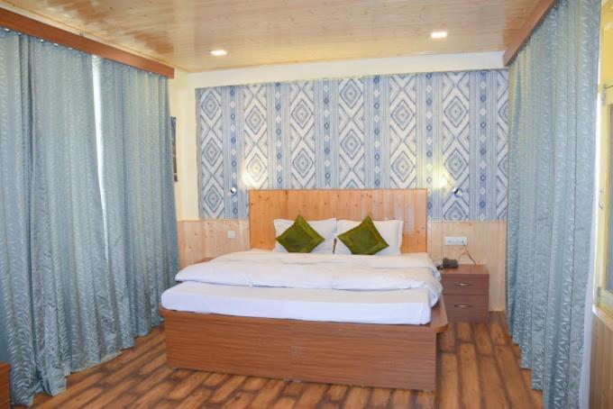 Hotel Seraj International Манали Экстерьер фото
